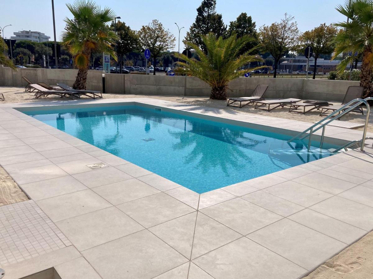 Sun Beach Residence Con Piscina - Piazza Brescia - Adria Holiday Jesolo - Family Apartments Buitenkant foto
