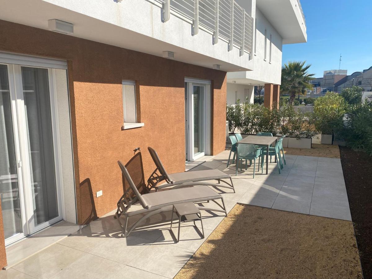 Sun Beach Residence Con Piscina - Piazza Brescia - Adria Holiday Jesolo - Family Apartments Buitenkant foto