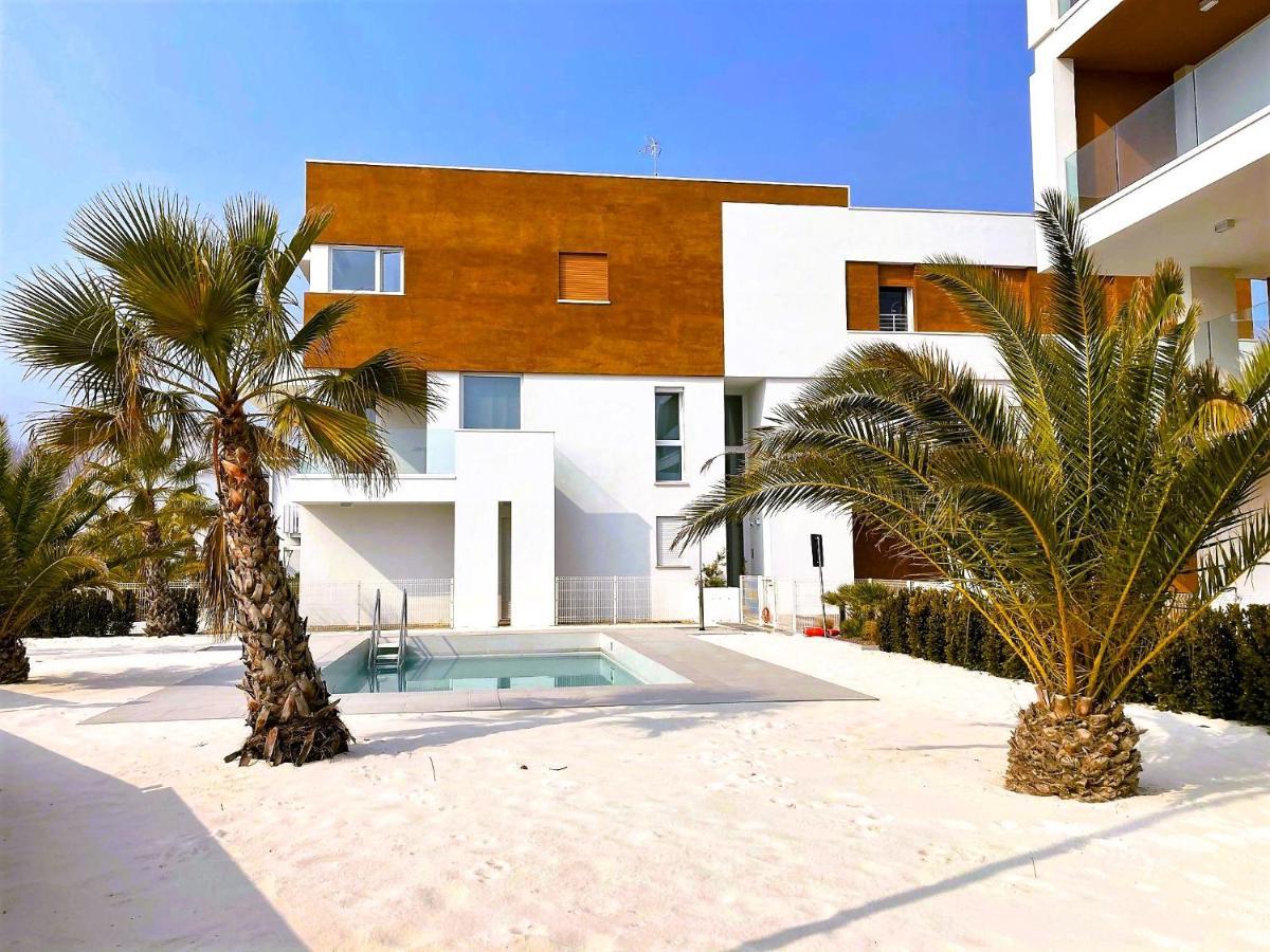 Sun Beach Residence Con Piscina - Piazza Brescia - Adria Holiday Jesolo - Family Apartments Buitenkant foto