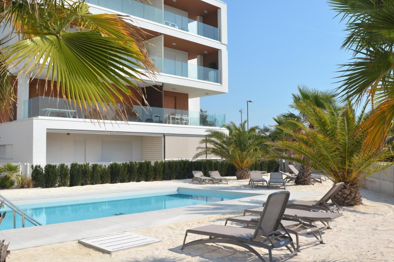 Sun Beach Residence Con Piscina - Piazza Brescia - Adria Holiday Jesolo - Family Apartments Buitenkant foto